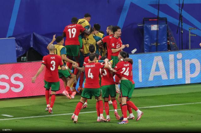 开云体育下载-B席B费破欧洲杯球荒 佩佩比赛最佳 主帅夸他伟大