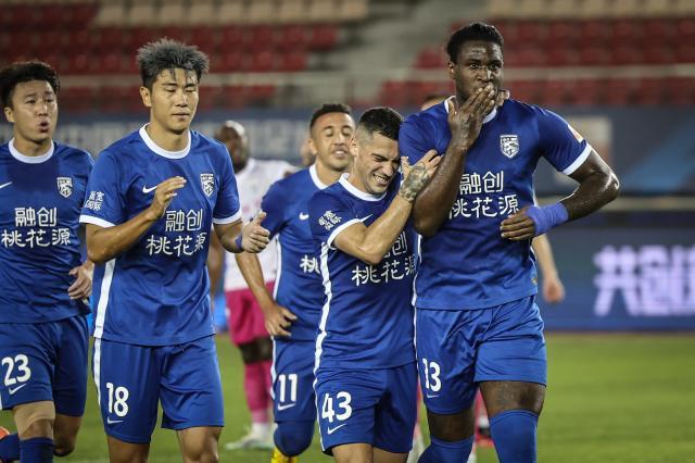 【中超】马尔康戴帽斯坦丘世界波 三镇4比2横扫申花