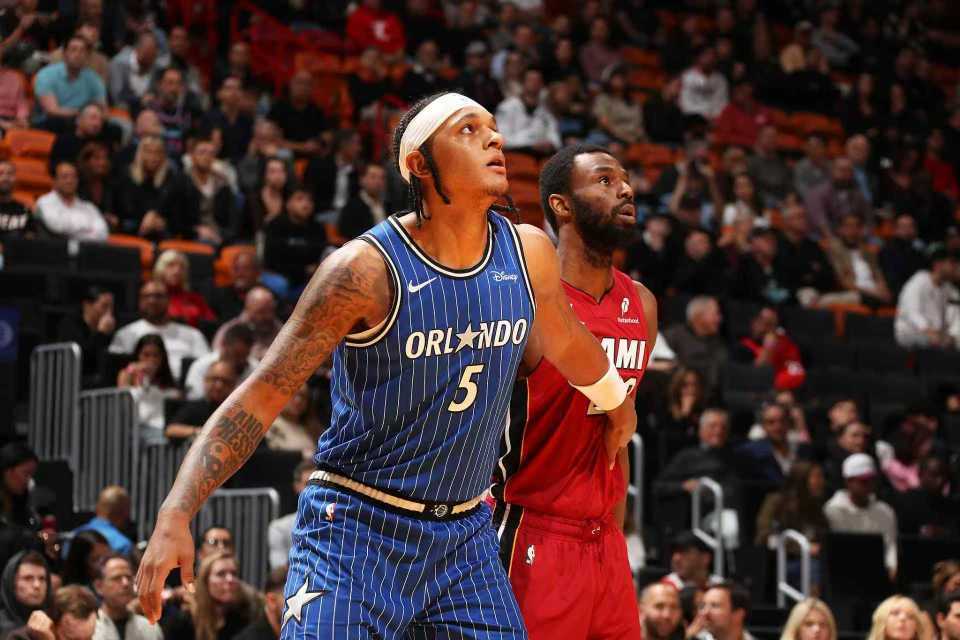 kaiyun-单节狂轰40-20逆转！魔术三叉戟80分四杀热火 班凯罗31+12